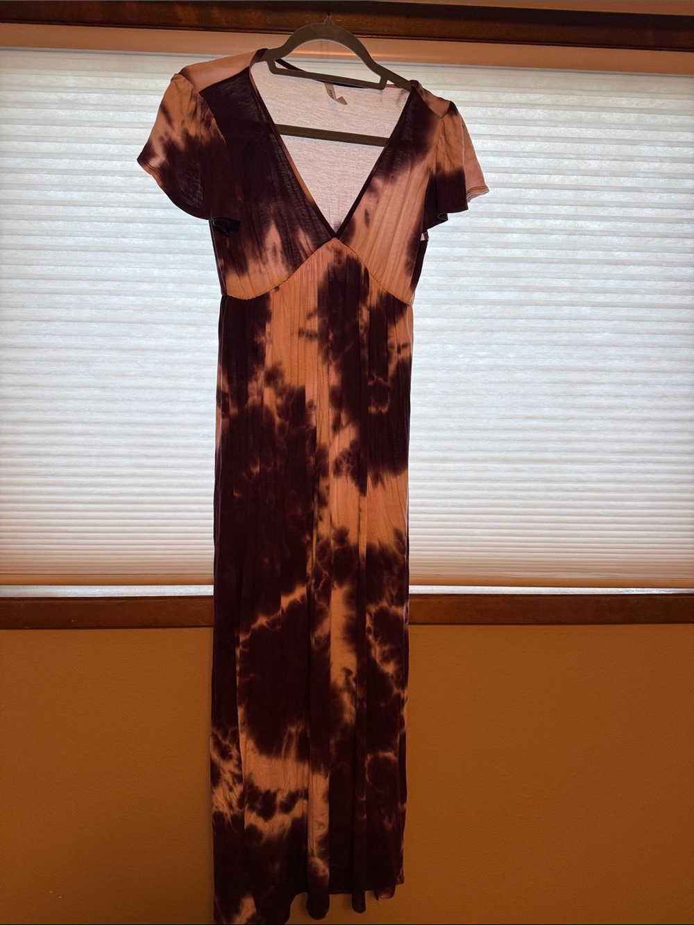 Emerald Burgundy and Tan Tie-Dye V-Neck Maxi Dress